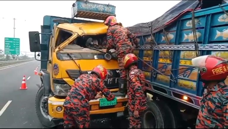 মাওয়া এক্সপ্রেসওয়ে দুর্ঘটনায় নিহত ১
