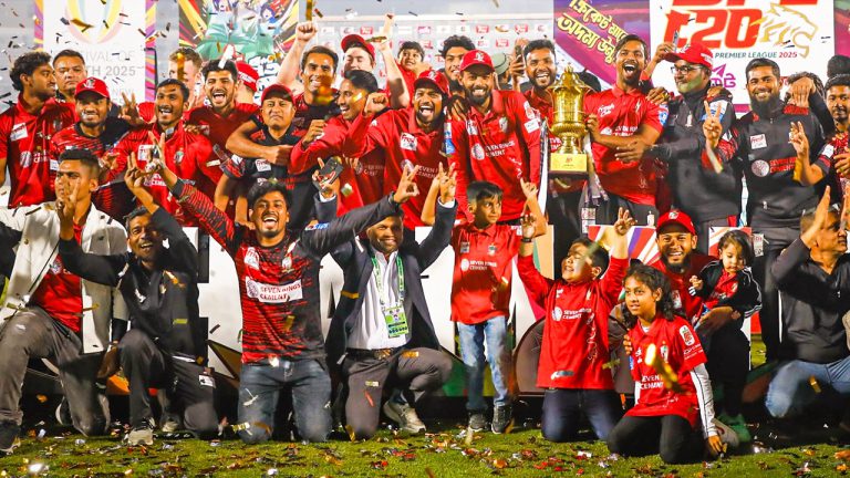 পুরো দলকে আইফোন ১৬ উপহার ফরচুন বরিশালের