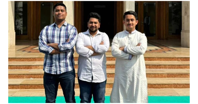 হঠাৎ নাহিদ-হাসনাতের সঙ্গে ছবি পোস্ট, যে বার্তা দিলেন সারজিস