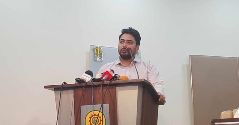 শেখ হাসিনা রাজনৈতিক কর্মকাণ্ড চালালে ভারতকেই দায় নিতে হবে: উপদেষ্টা নাহিদ
