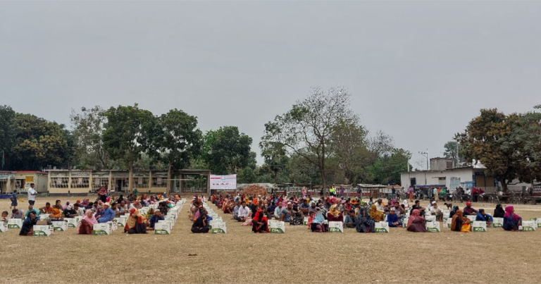 রমজান উপলক্ষে ৩০০ পরিবারের মাঝে দোস্ত এইডের খাদ্য সামগ্রী বিতরণ