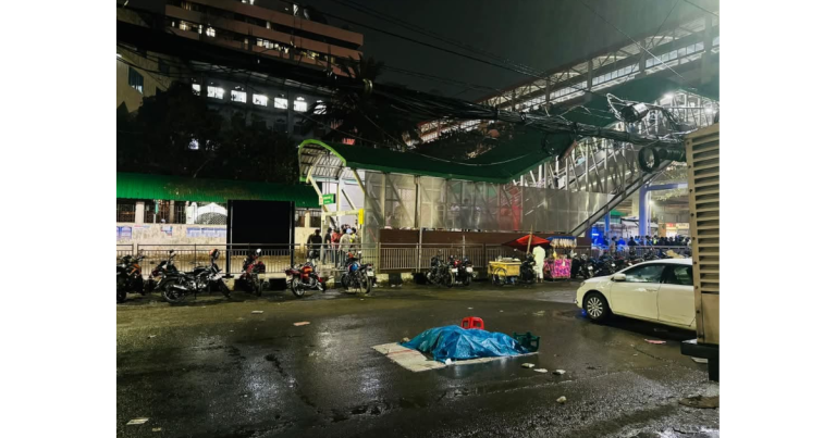 বসন্তের সন্ধ্যায় বৃষ্টিতে ভিজল রাজধানী