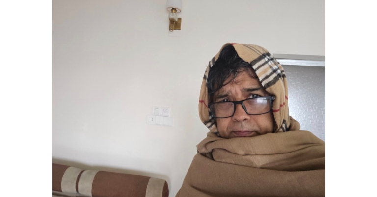 আলোচিত সেই মাফলার বিক্রির ঘোষণা দিলেন প্রেসসচিব