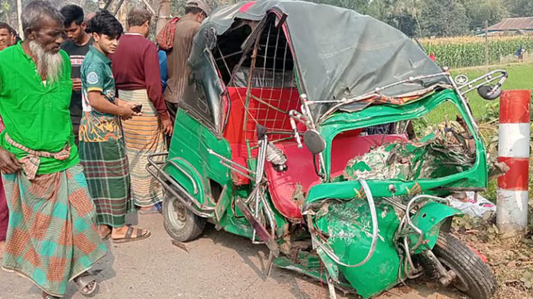 ময়মনসিংহে ট্রাক-অটোরিকশা সংঘর্ষে নিহত ৩