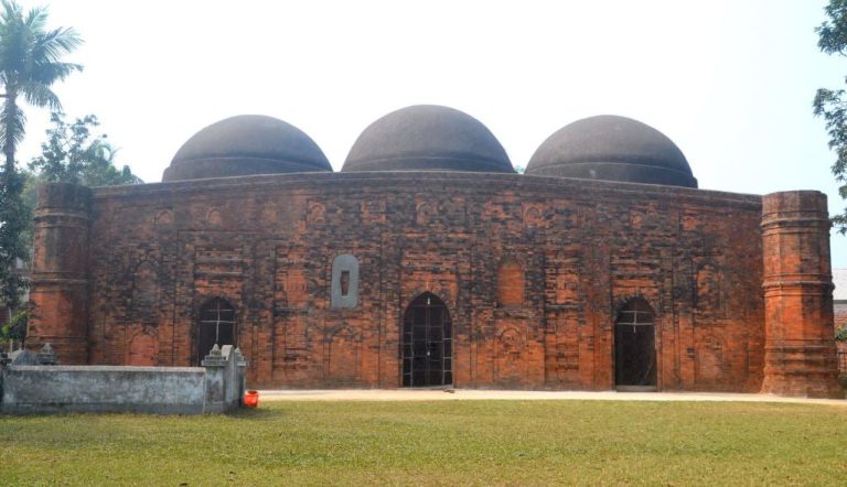 মুঘল স্থাপত্যশৈলীর ব্যতিক্রম  প্রত্নতাত্ত্বিক নিদর্শন খেরুয়া মসজিদ