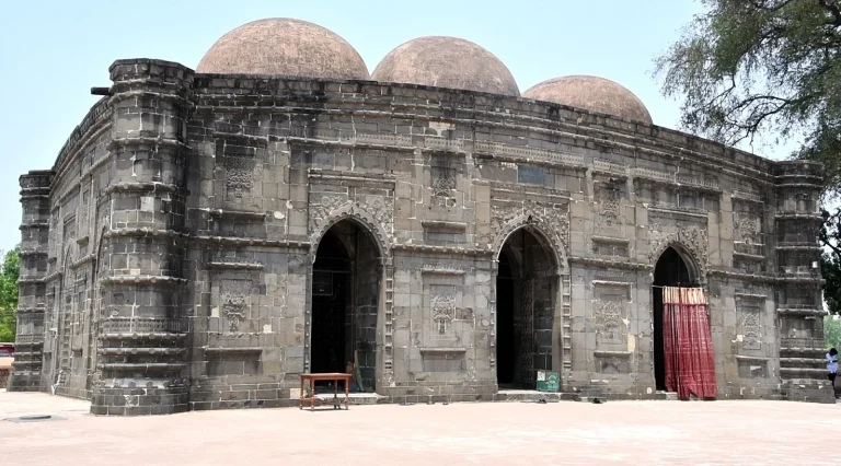 ৫২৭ বছরের ঐতিহ্যবাহী সুলতানি আমলের কুসুম্বা মসজিদ