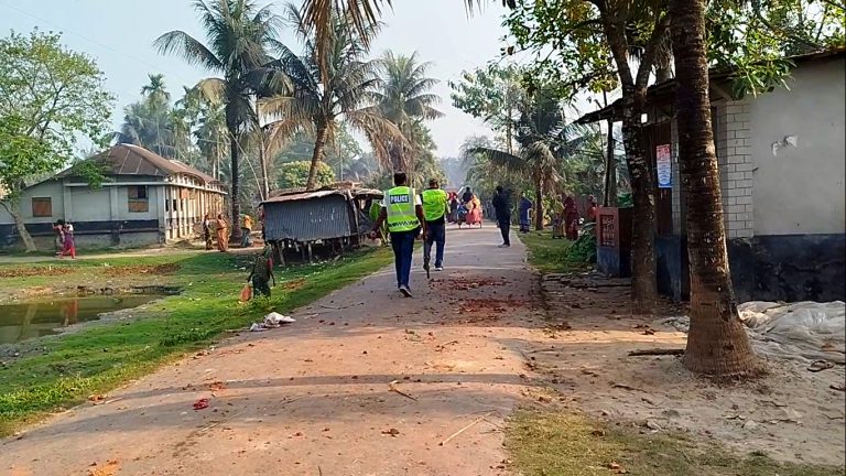পাওনা টাকা চাওয়াকে কেন্দ্র করে দু’পক্ষের সংঘর্ষে আহত ২০