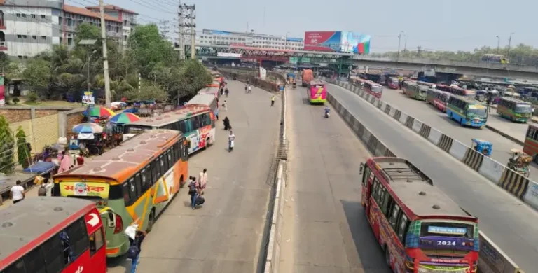উত্তরের পথে বেড়েছে যানবাহনের চাপ, নেই যানজট