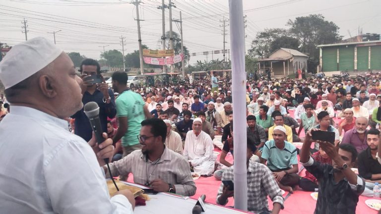 দেশপ্রেমিক সেনাবাহিনীকে বিতর্কের ঊর্ধ্বে রাখুন: মুরাদ