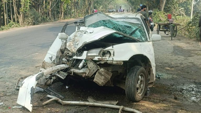 ঈদের ছুটিতে বাড়ি ফেরা হলো না, সড়কে প্রাণ গেল বাবা-মেয়ের