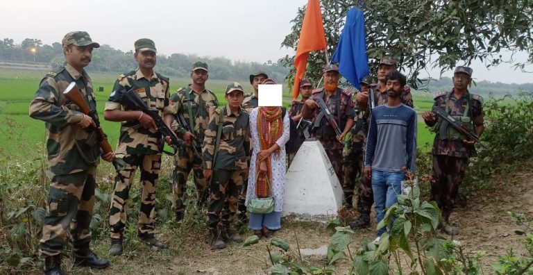 দুই বাংলাদেশিকে ফিরিয়ে দিল বিএসএফ