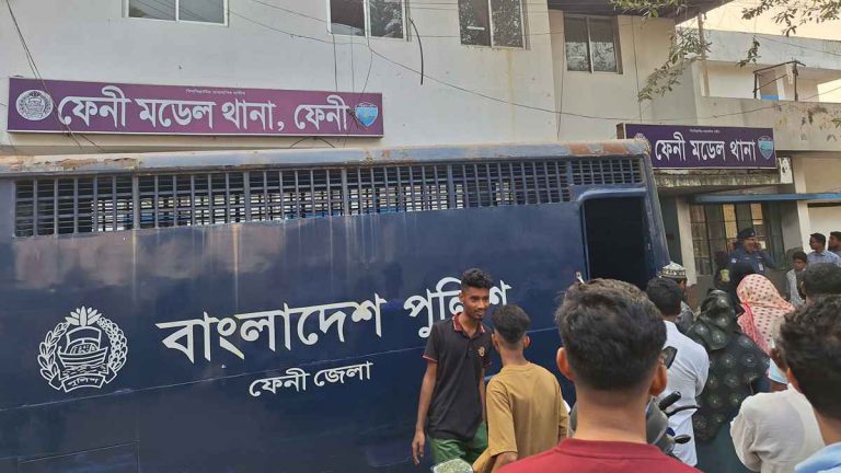 ফেনীতে চুরি হওয়া গমভর্তি ট্রাক চট্টগ্রামে উদ্ধার
