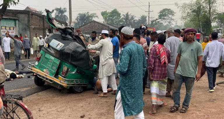 পাবনায় বাস-অটোরিকশা সংঘর্ষে নিহত ৫