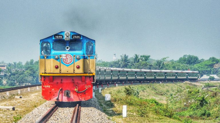 ঈদের অগ্রিম ট্রেনের টিকিট বিক্রির শেষদিন আজ