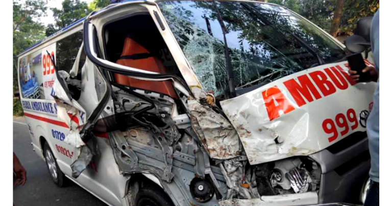 যশোরে অ্যাম্বুলেন্স-ভ্যান মুখোমুখি সংঘর্ষ, নারী-শিশুসহ নিহত ৩