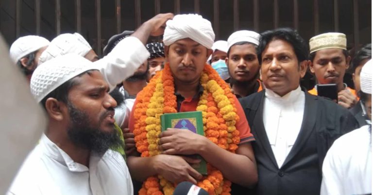ঢাবিতে ছাত্রীকে হেনস্তায় মধ্যরাতে গ্রেপ্তার, দুপুরে জামিন