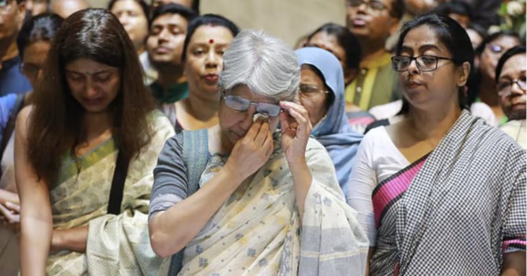 ছায়ান‌টে সন্‌জীদা খাতুনের অশ্রুসিক্ত বিদায়