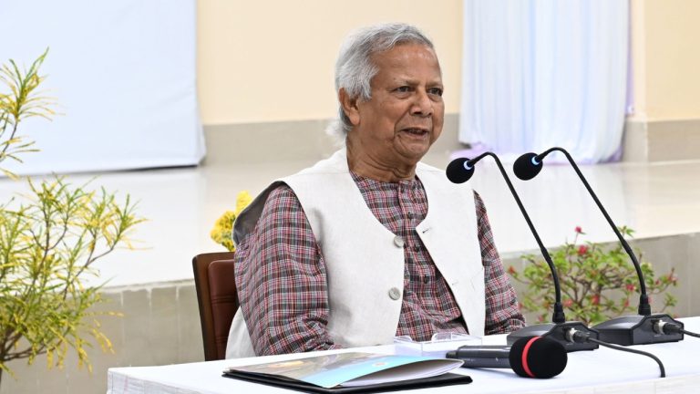 পুলিশের শীর্ষকর্তাদের সাথে জরুরি বৈঠকে বসবেন প্রধান উপদেষ্টা