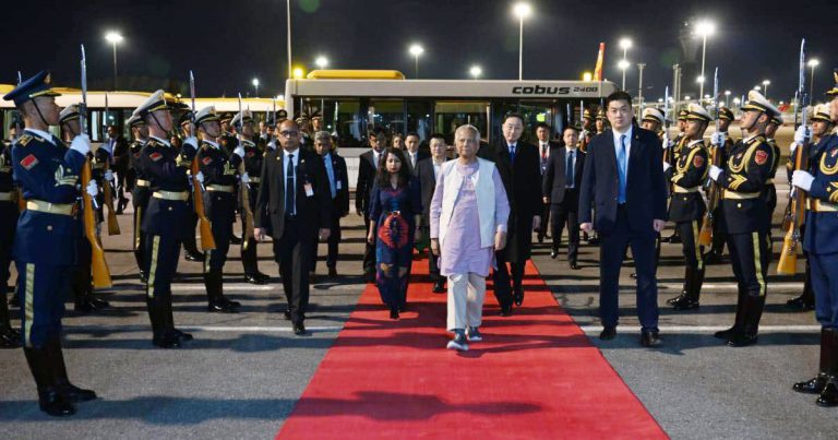 দেশের উদ্দেশে বেইজিং ছাড়লেন প্রধান উপদেষ্টা