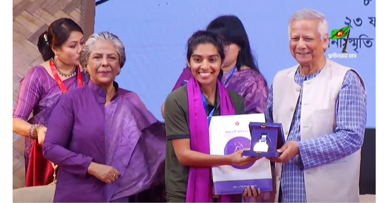 অদম্য নারী পুরস্কার তুলে দিলেন প্রধান উপদেষ্টা