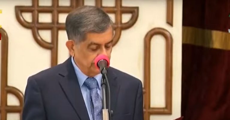 উপদেষ্টা হিসেবে শপথ নিলেন সি আর আবরার
