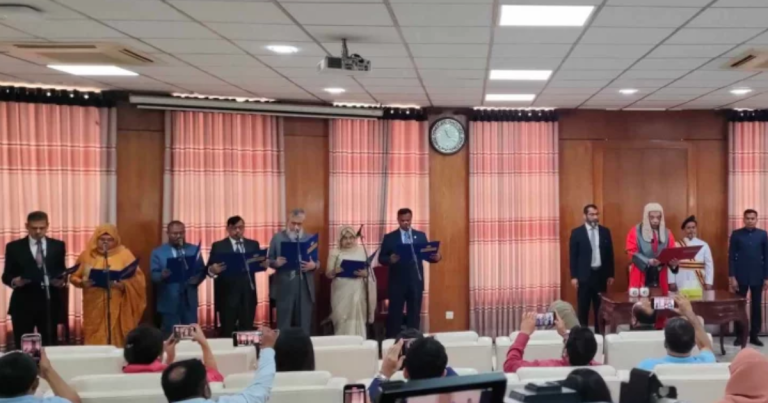 শপথ নিলেন পিএসসি নতুন ৭ সদস্য