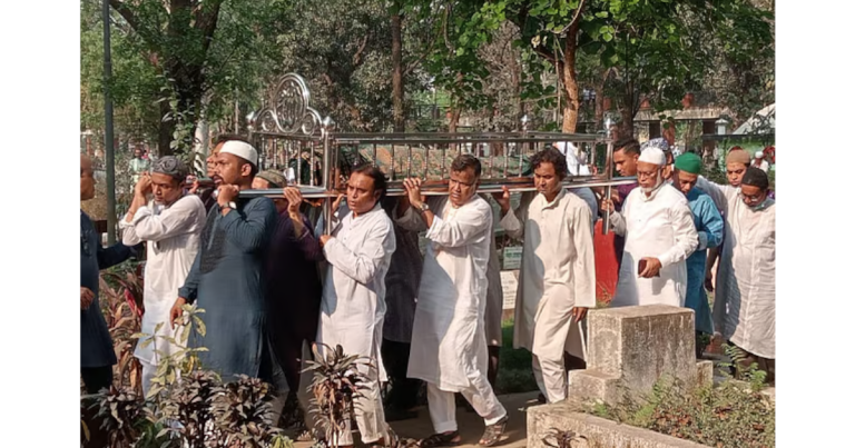 চিরনিদ্রায় শায়িত হলেন অধ্যাপক আরেফিন সিদ্দিক