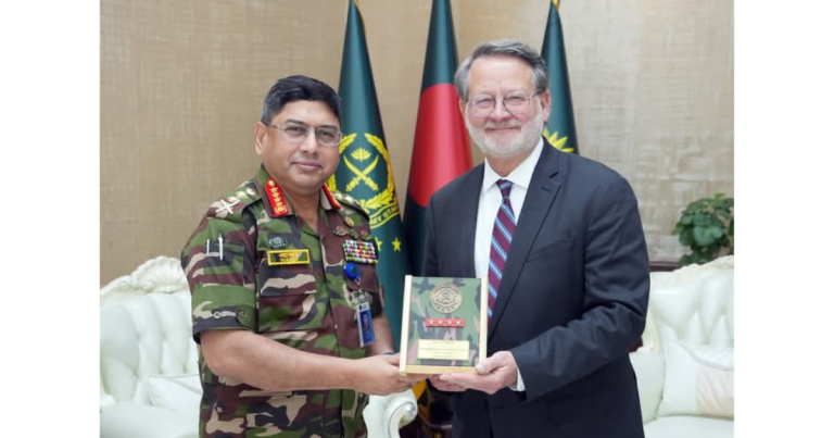 সেনাপ্রধানের সঙ্গে সাক্ষাৎ করলেন মার্কিন সিনেটর
