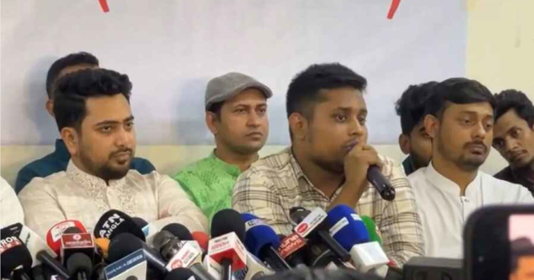 রাজনীতি রাজনীতিবিদদের হাতে থাকা উচিত: হাসনাত