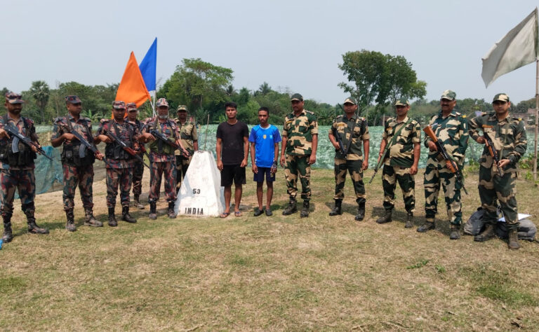 ঝিনাইদহে সীমান্তে দুই বাংলাদেশিকে ফেরত দিল বিএসএফ