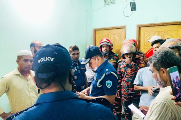 চাঁদপুরে ব্যাংক কর্মকর্তার ঝুলন্ত মরদেহ উদ্ধার