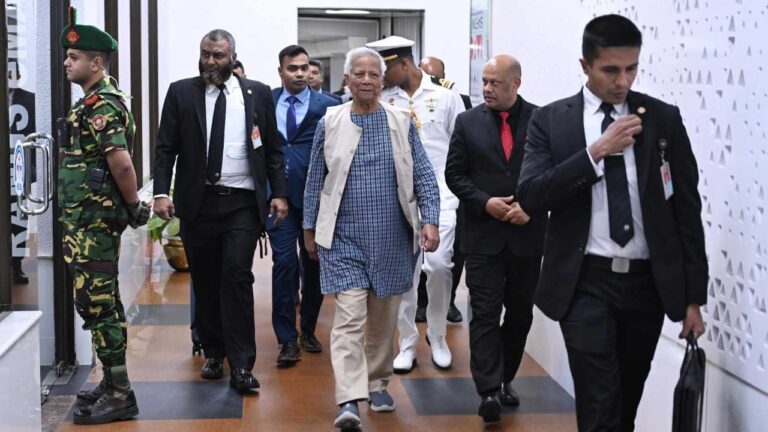 দেশে ফিরেছেন প্রধান উপদেষ্টা