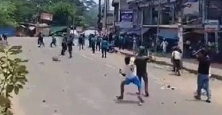 চট্টগ্রামে ব্যাটারিচালিত রিকশাচালকদের সঙ্গে পুলিশের সংঘর্ষ, আহত ১০