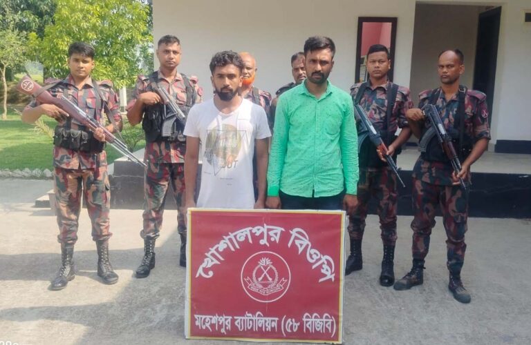 ঝিনাইদহ সীমান্তে নারীসহ ৯ বাংলাদেশি আটক