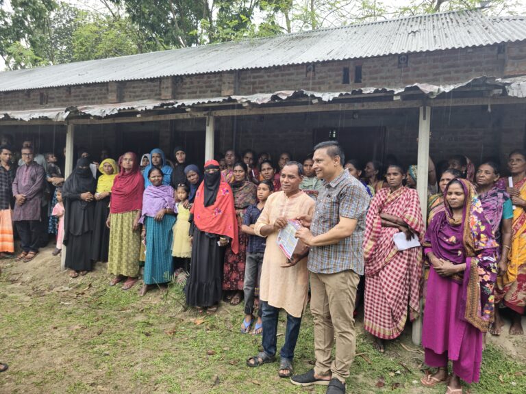 পীরগঞ্জে সাঁওতাল সম্প্রদায়ের মাঝে বিএনপির ৩১ দফার লিফলেট বিতরণ