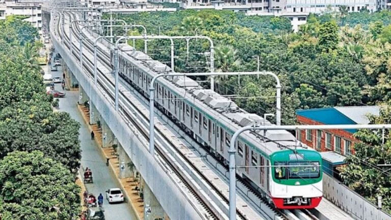 যান্ত্রিক ত্রুটিতে মেট্রোরেল চলাচল বন্ধ