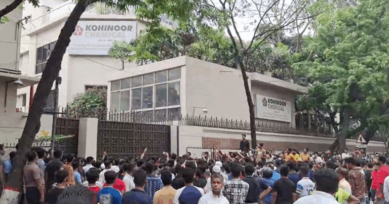 মহানবী (সা.)’কে কটূক্তির অভিযোগে সড়ক অবরোধ