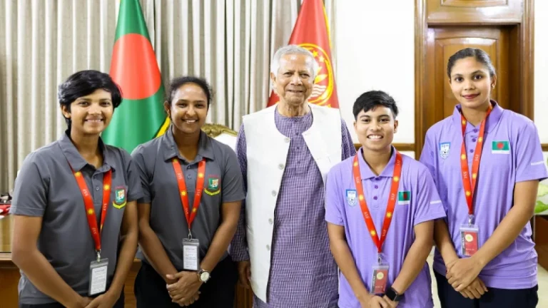 সন্ধ্যায় কাতার যাচ্ছেন প্রধান উপদেষ্টা