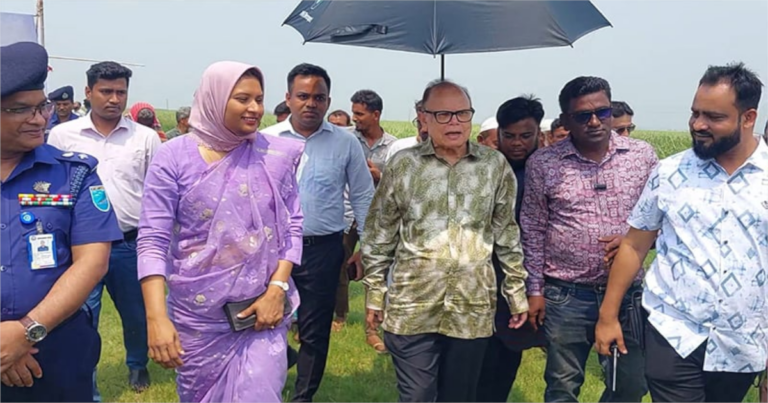 য‌থেষ্ট খাদ্যশস্য মজুত র‌য়ে‌ছে: খাদ্য উপদেষ্টা
