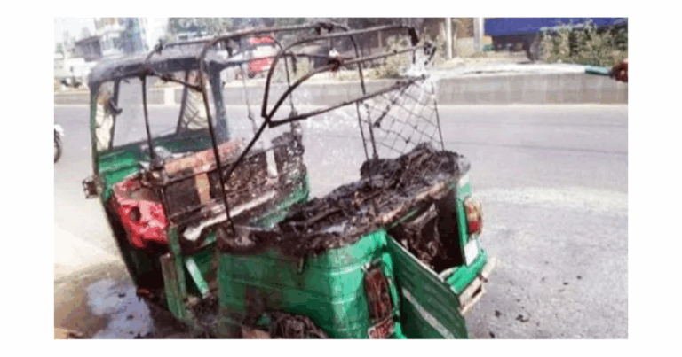 চট্টগ্রামে চলন্ত অটোরিকশায় পেট্রোলবোমা নিক্ষেপ, দগ্ধ ২