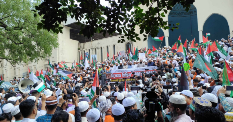 ফিলিস্তিনে ইসরায়েলি গণহত্যার প্রতিবাদে উত্তাল বায়তুল মোকাররম