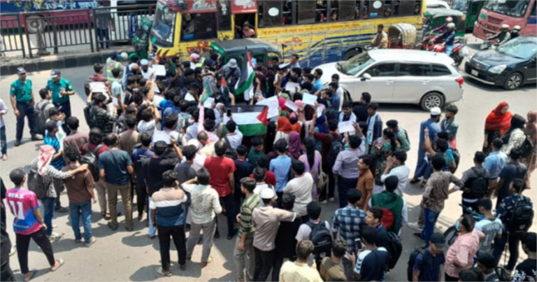 মার্কিন দূতাবাসের সামনে বিক্ষোভ, নিরাপত্তা জোরদার