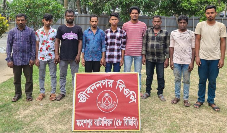 মহেশপুর সীমান্তে নারী শিশুসহ ২২ বাংলাদেশি আটক