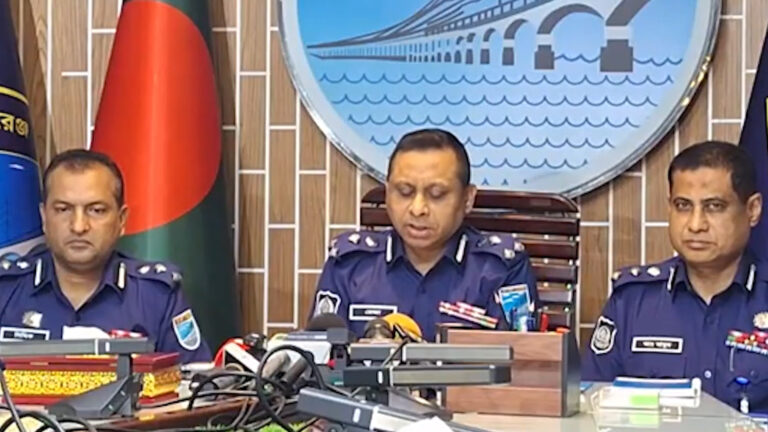 ঢাকায় নিষিদ্ধ সংগঠনের কোনো কার্যক্রম চলবে না : ডিআইজি রেজাউল