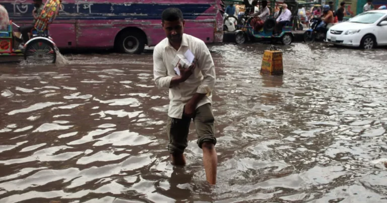 টানা বৃষ্টি ও আন্দোলনে নাগরিক ভোগান্তি চরমে