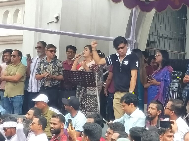 ইশরাকের শপথের দাবিতে গানে-স্লোগানে প্রকম্পিত নগর ভবন