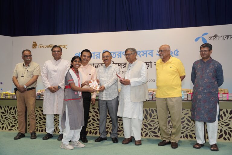 রাজধানীর ৫ হাজার শিক্ষার্থীকে পুরস্কার দিল বিশ্বসাহিত্য কেন্দ্র