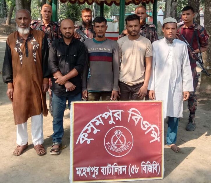 ঝিনাইদহ সীমান্তে নারী ও শিশুসহ ৩৬ বাংলাদেশি আটক