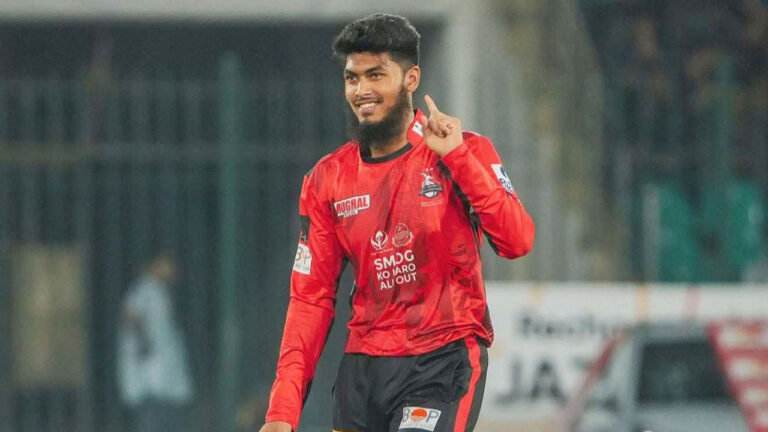 ফের পিএসএলে ফিরেছেন রিশাদ হোসেন