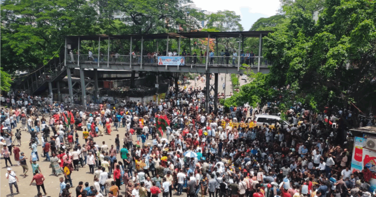মৎস্য ভবন-কাকরাইল এলাকায় ইশরাক সমর্থকদের অবস্থান, যান চলাচল বন্ধ
